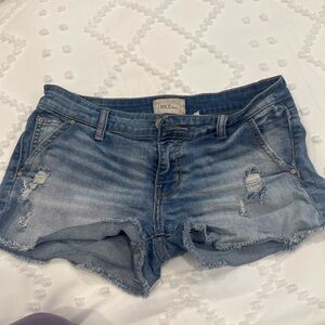Buckle BKE demon distressed shorts